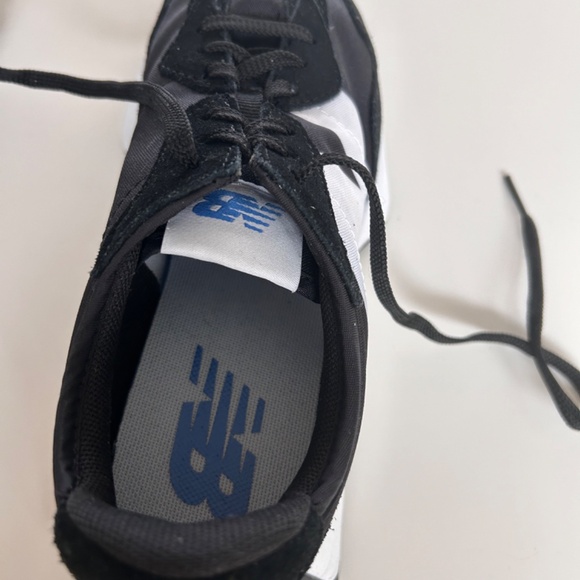 New Balance Women's Athletic Shoes 327 in size 7.5 - Picture 6 of 9